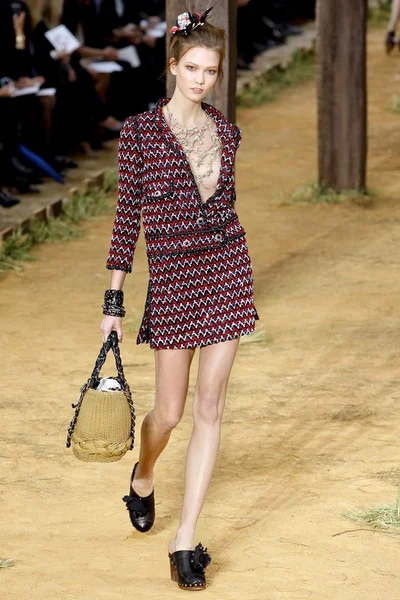 Look 32